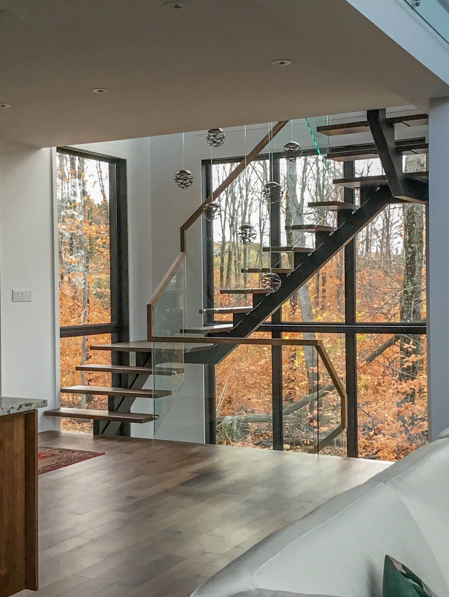 Escalier sur mesure Escalier sur mesure design personnalisé limon d'acier paliers multiples main courante en bois