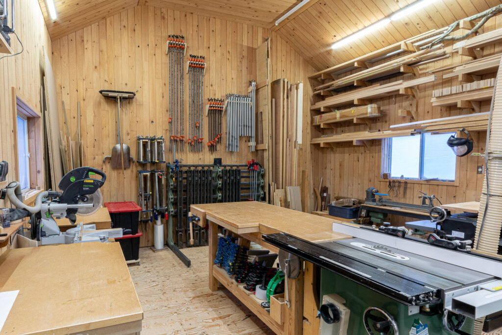 fabrication-escaliers-bois-atelier-galary Fabrication d’escalier intérieur en chêne blanc dans l’atelier d’Escaliers Galary