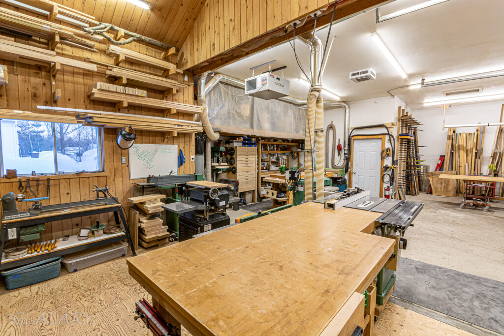 menuiserie-haut-de-gamme-atelier-ebene-quebec Atelier d’ébénisterie Escaliers Galary au Québec spécialisé en fabrication d’escaliers sur mesure haut de gamme